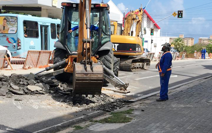 Trecho da Av. Leste-Oeste está liberado; obras avançam no cruzamento Dom Manuel x Monsenhor Tabosa