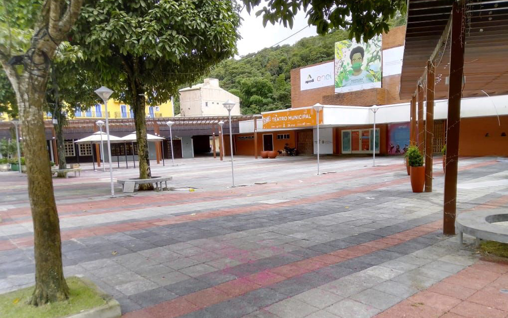 Revitalização da Praça do Teatro Rachel de Queiroz já beneficia população e estimula o turismo em Guaramiranga