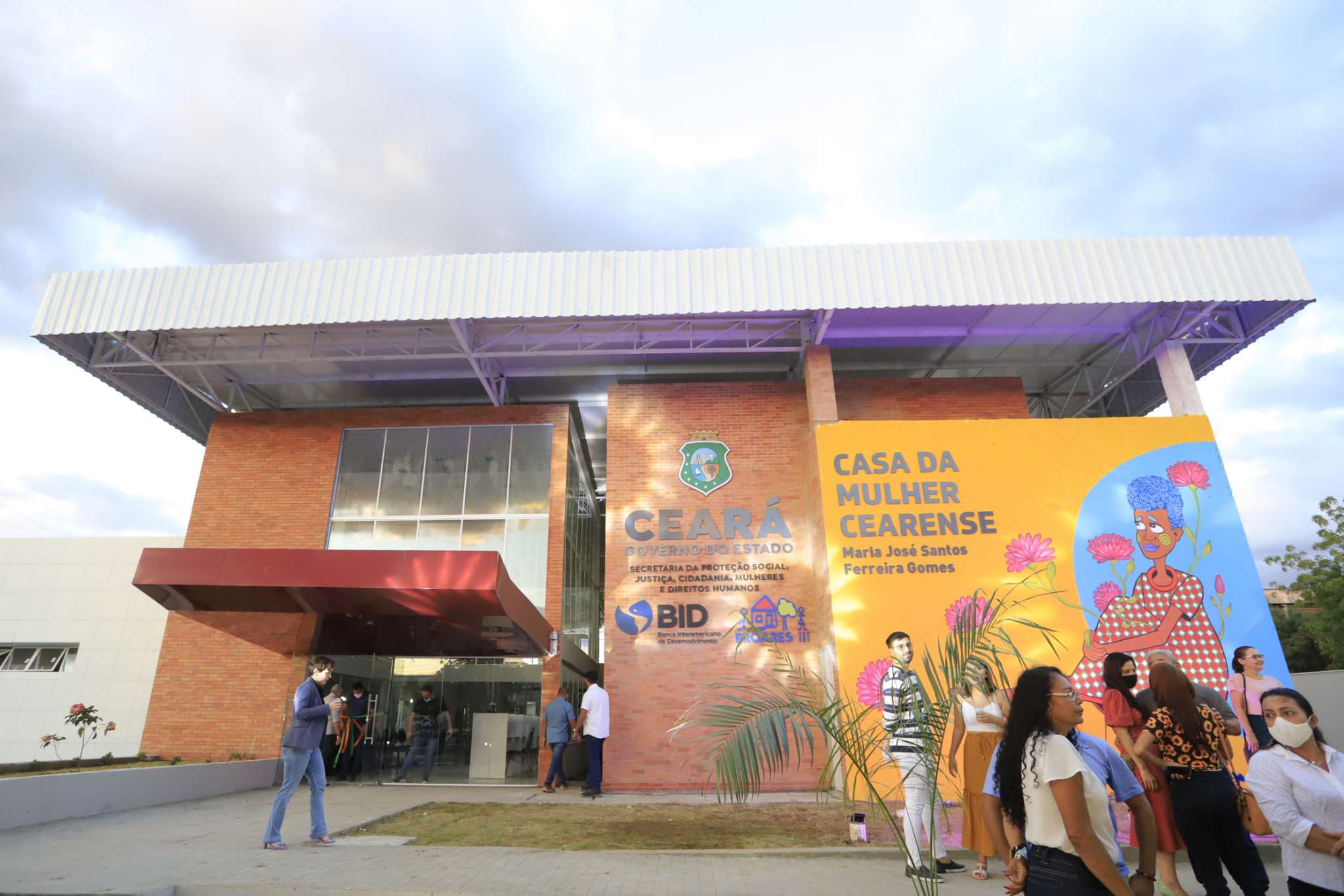 “A violência contra a mulher é uma grande praga que adoece a sociedade”, declarou a governadora Izolda Cela