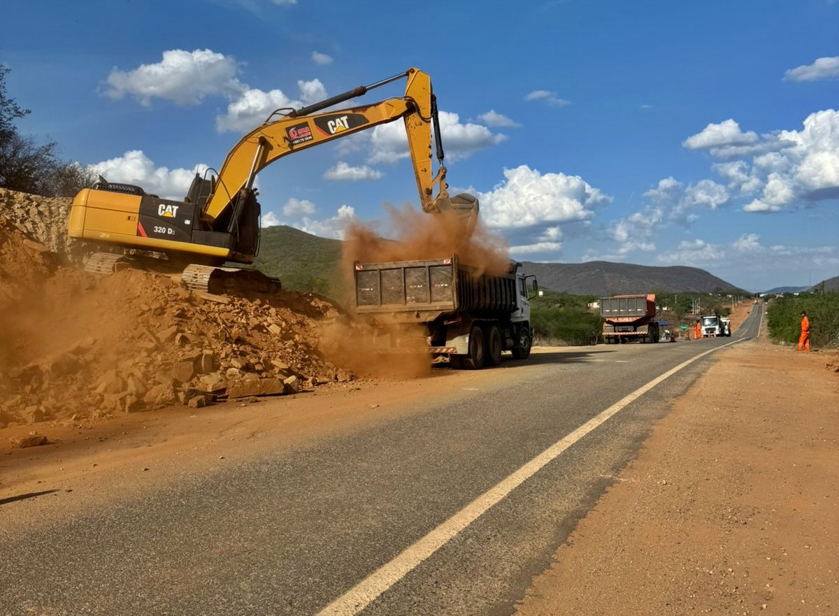Segunda-feira (30), às 14h, trecho em obra da CE-257, em Santa Quitéria, passará por interdição temporária